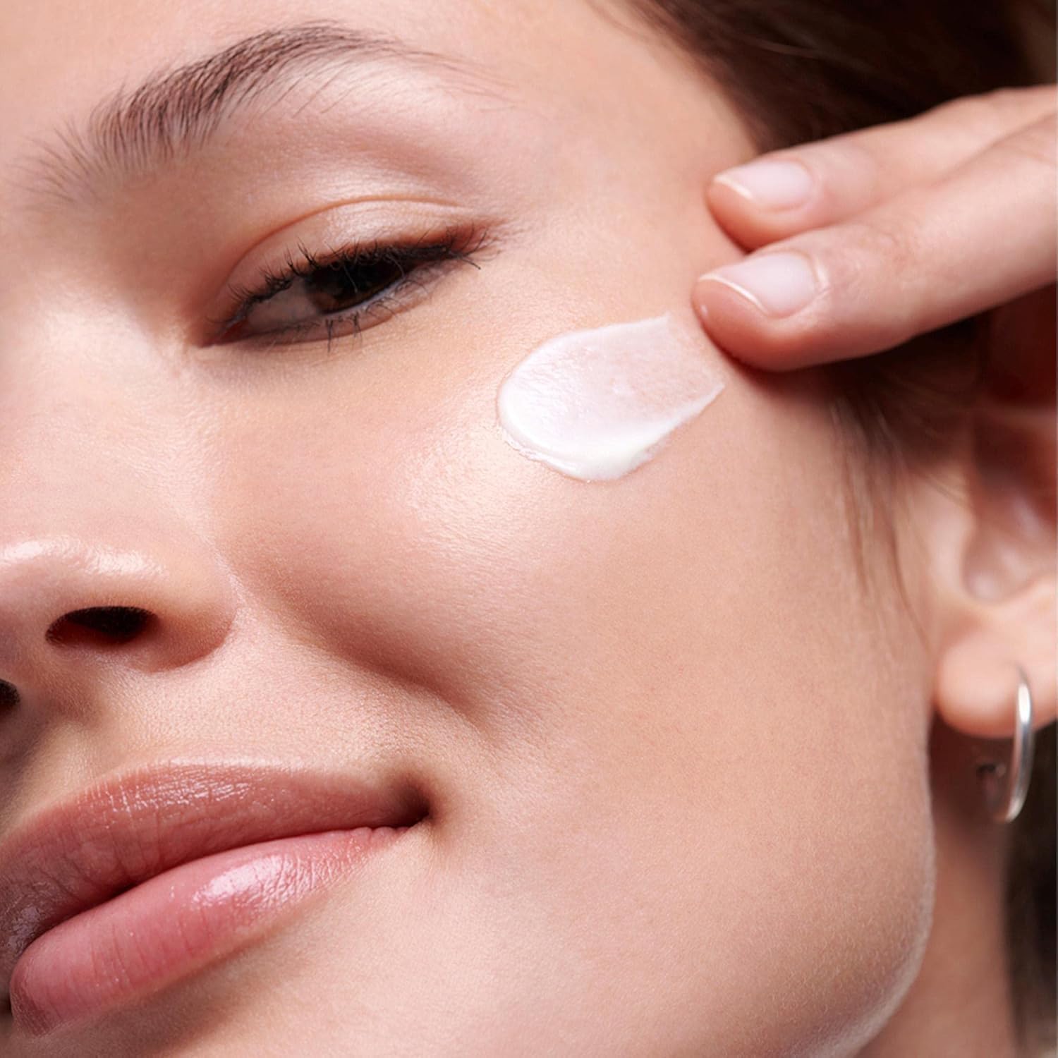 GARNIER Skin Active - Organic Moisturizing Cream - Hydration & Radiance - Nourishes, Smooths & Brightens Complexion - Vitamin C & Citrus - Vegan & Cruelty Free - Dull Skin In Need Of Radiance - 50 ml - Image 4