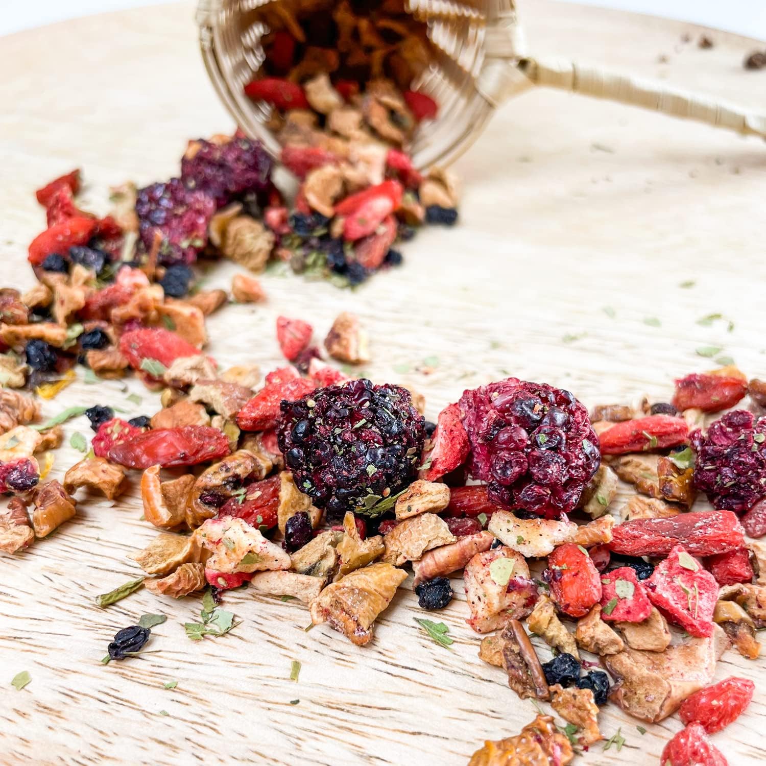Bodyblooms Natural herbal tea with blackberry pieces and goji berries. Delicious tea and flavored infusions. Loose tea 100 g. Gojiberry tea - the detox infusion slimming slim - Image 4