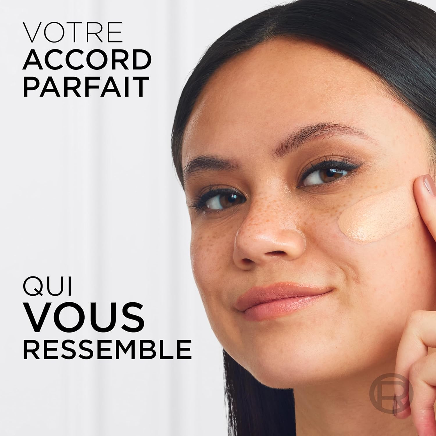 L'Oréal Paris Fluid Foundation - 24H Hydration - Hyaluronic Acid Formula - All Skin Types - Perfect Match - Ivory (1.N) - 30 ml - Image 13
