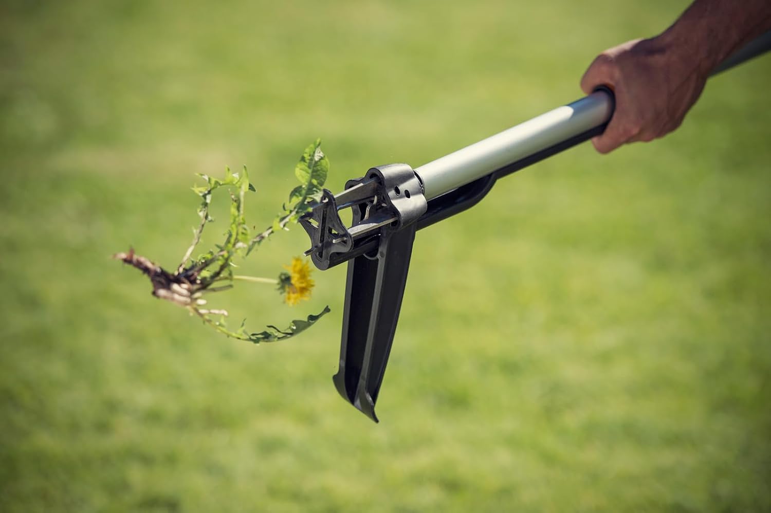 Fiskars 1077306 Telescopic Weeder, Length 1 - 1.2 m, Stainless Steel Arm/Plastic Handle, Black/Orange, Smart-Fit - Image 7