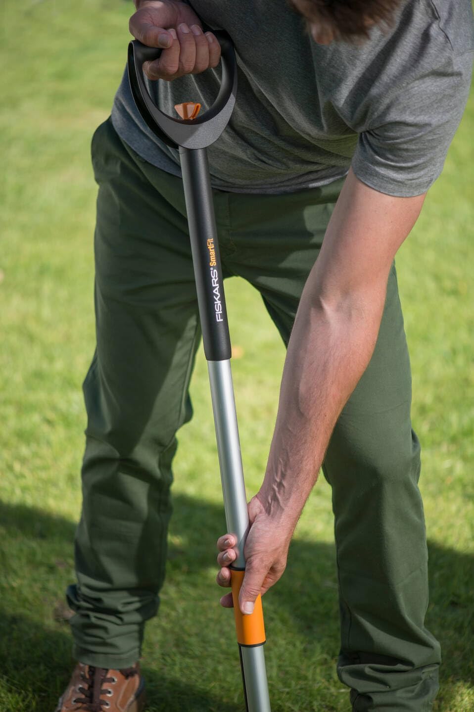 Fiskars 1077306 Telescopic Weeder, Length 1 - 1.2 m, Stainless Steel Arm/Plastic Handle, Black/Orange, Smart-Fit - Image 14